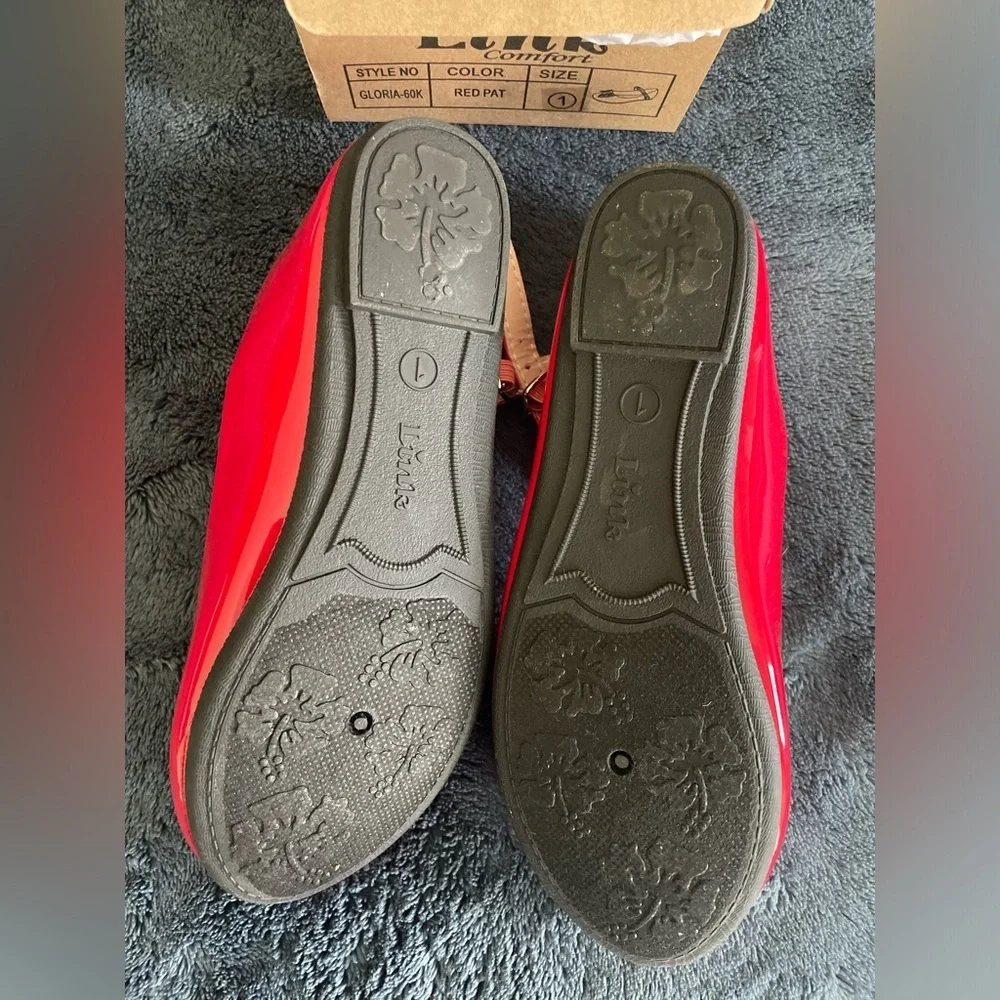 NWT Red girls shoes with gems and bow size 1 big kids, new in box - Picture 2 of 3